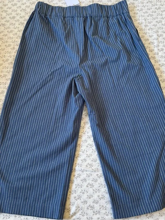 Navy Pinstripe Wide-Leg Crop Pants - Picture 5 of 5